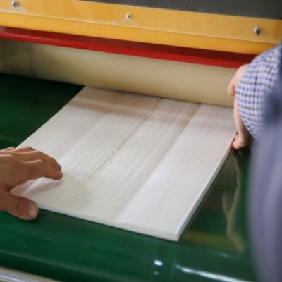 acheter Précomposé de caoutchouc fluoré OEM FKM avec une meilleure fluidité, une bonne extrusion et une résistance à la déchirure à chaud pour les joints d'huile et les joints online manufacture