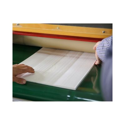 Le caoutchouc fluoré industriel FKM avec une grande résistance à la traction, une excellente résistance chimique et une résistance à haute température